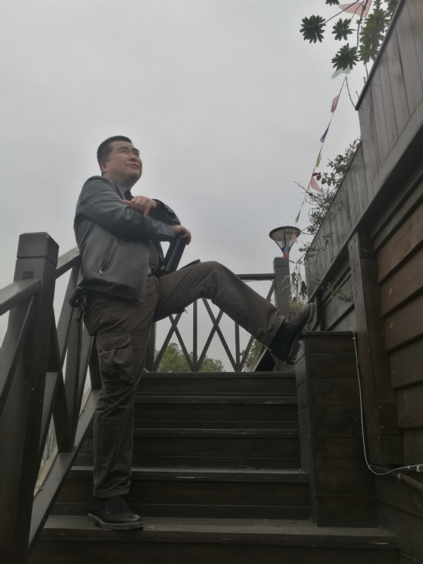 孤单背影的第一张照片--蓝颜知己交友网