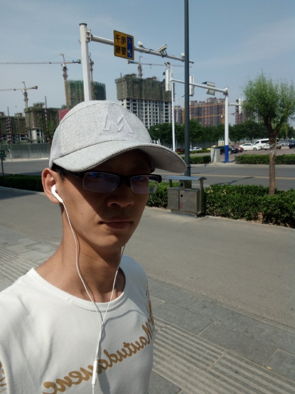 挥一挥手什么都没有的第一张照片--蓝颜知己交友网