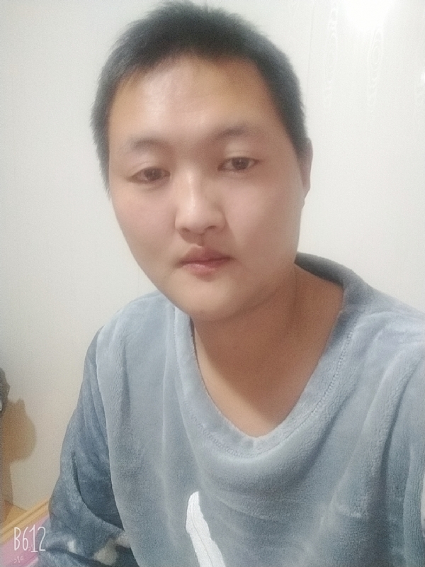 烟圈里透着伤的第一张照片--蓝颜知己交友网