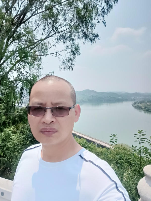 随缘随性的第一张照片--蓝颜知己交友网