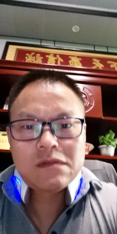模具工匠的第一张照片--蓝颜知己交友网