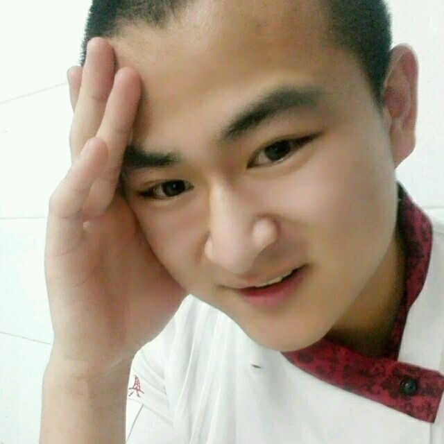 人潮拥挤的第一张照片--蓝颜知己交友网