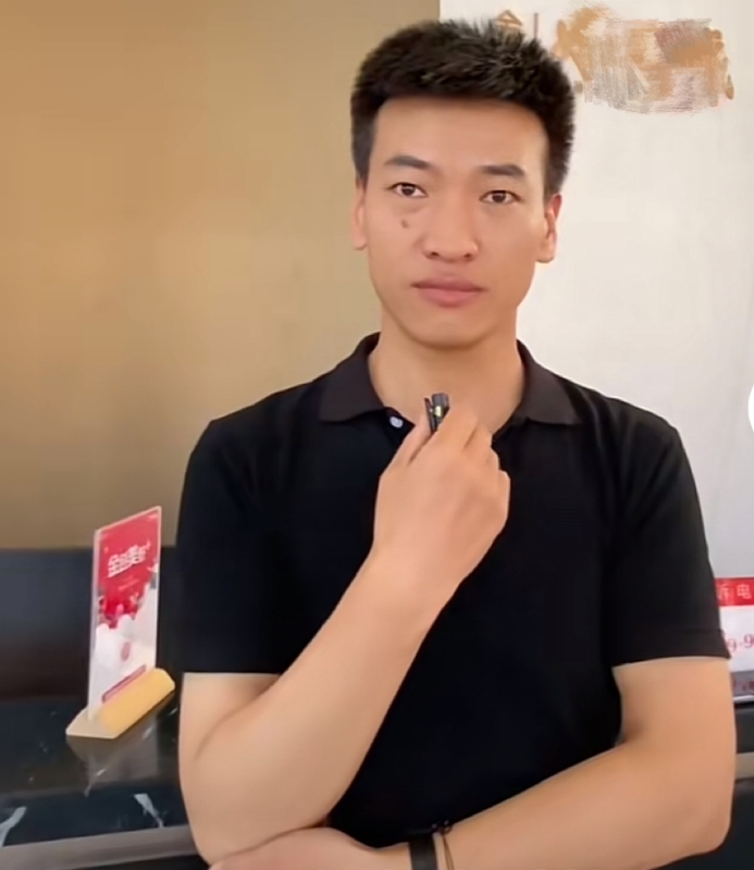 一杯梁白开的第一张照片--蓝颜知己交友网