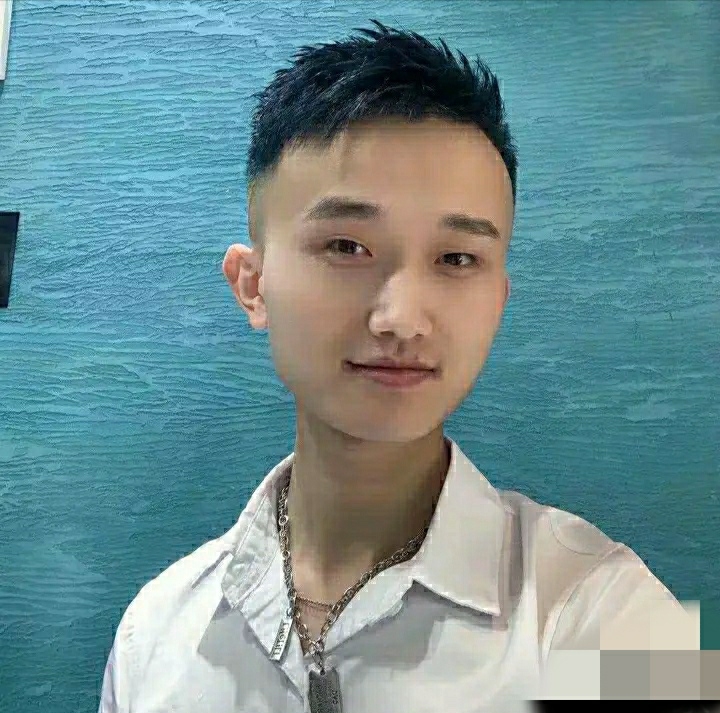 小哥哥的第一张照片--蓝颜知己交友网
