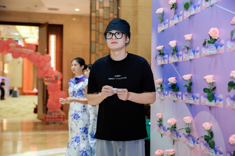 被驯服的象的第一张照片--蓝颜知己交友网